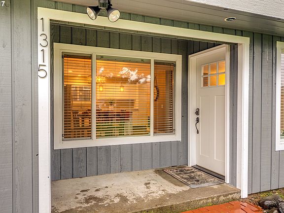 3rd image of 1315 Dooley Ln