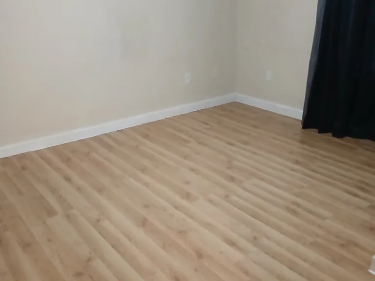 709B S Poplar St — Photo 7