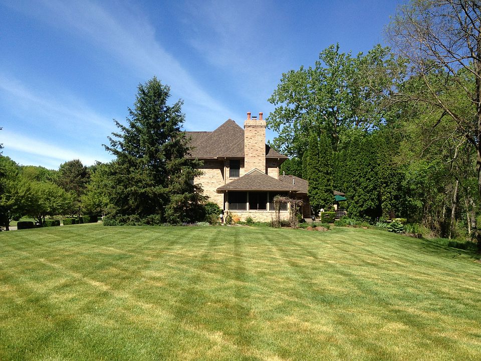 Large side yard