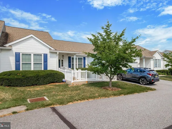 106 Equestrian Pl, Glen Mills, PA 19342