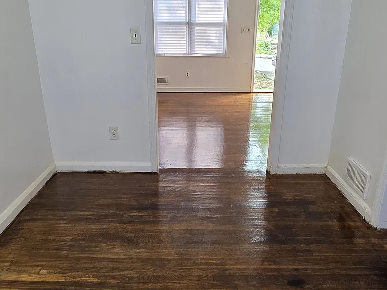 1005 Cameron Rd — Photo 6