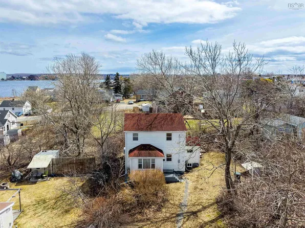 17 Fulton Ave, Westmount, NS B1R 1J6