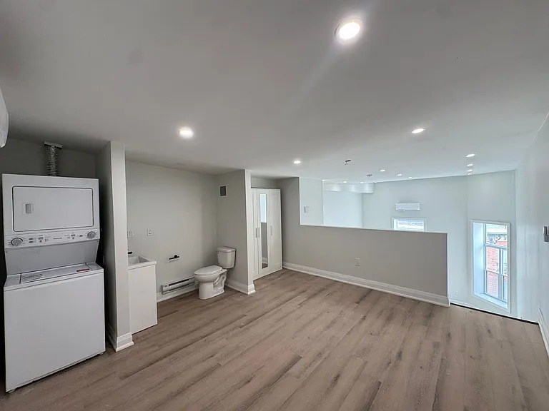 208 King St E — Photo 7