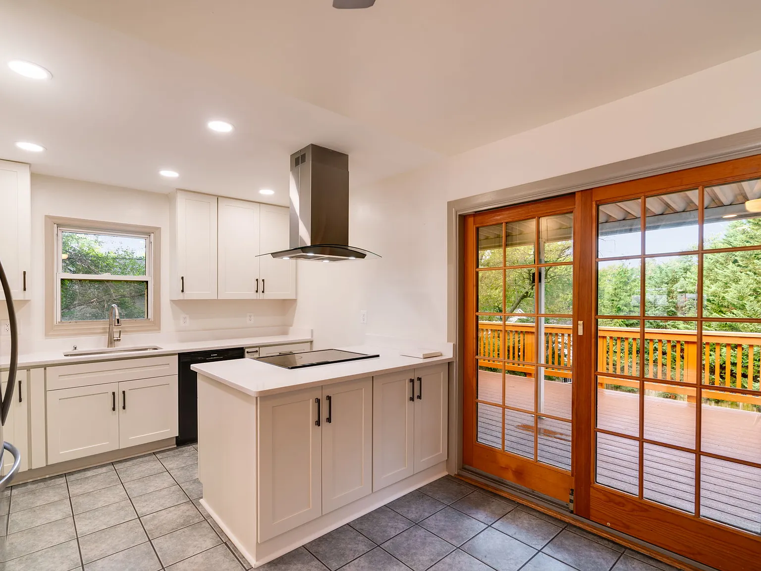 5 bed, 2100 sqft, $4,100 — Photo 2