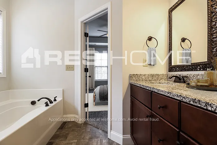 69 Lyle Dr — Photo 12