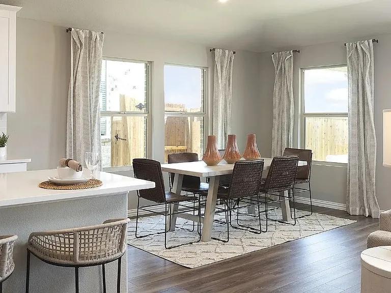716 Edgehurst Dr — Photo 18
