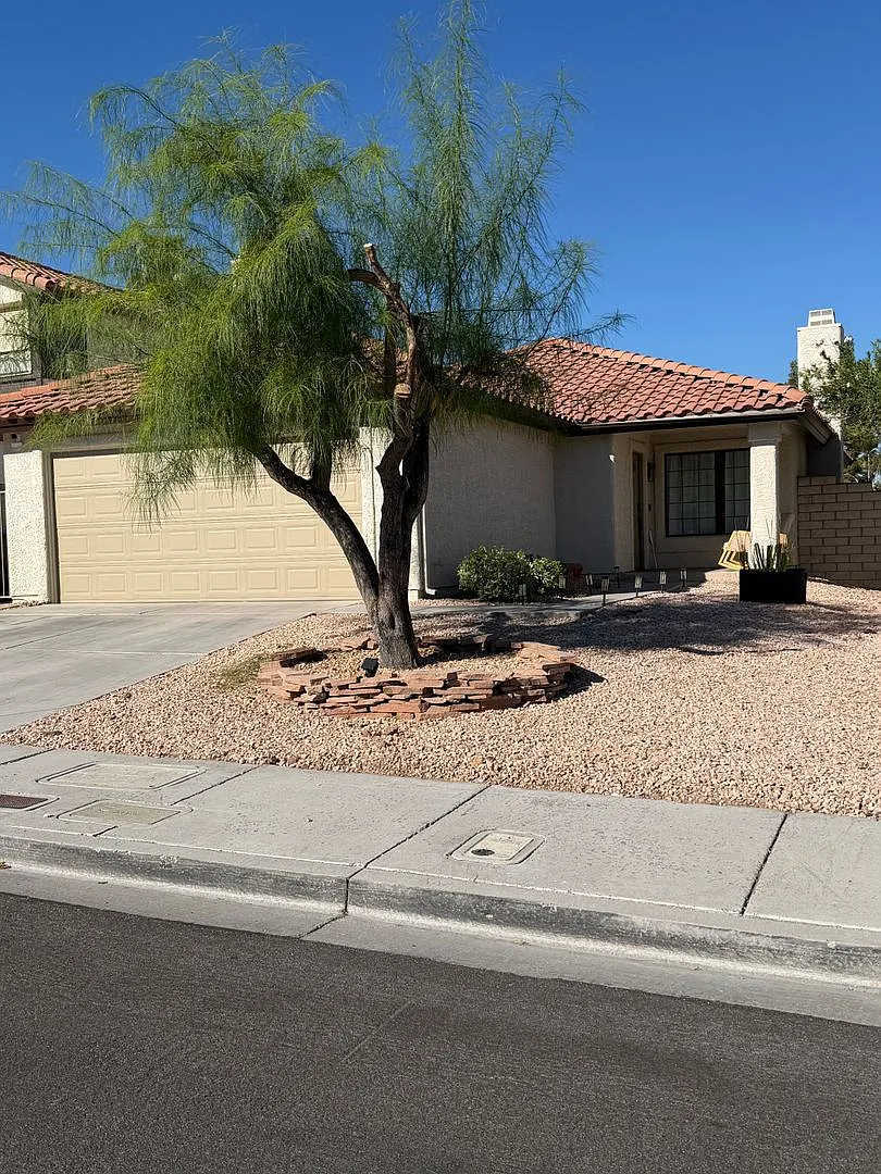 Single Story Move-in ready! — Photo 1