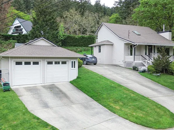 1067 Herd Rd, North Cowichan, BC V9L 5W9