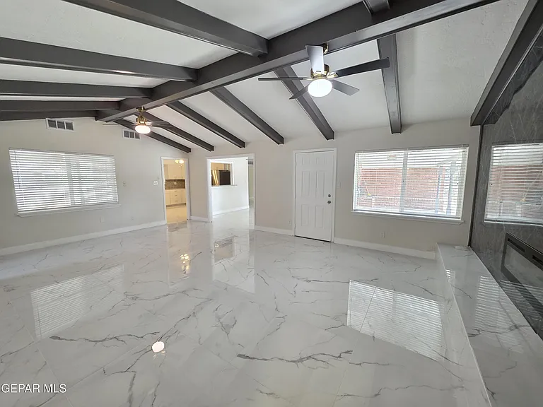 302 Quincy Ave — Photo 8