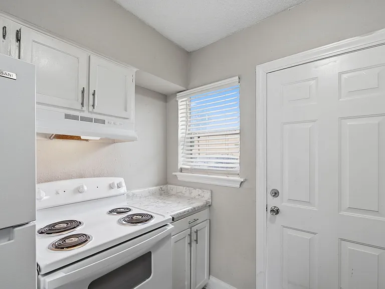 Millington Oaks Apartments — Photo 3
