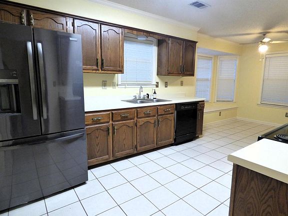 5th image of 2244 Lake Hill Ct