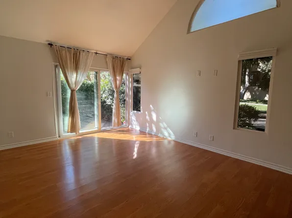 22330 Victory Blvd APT 202, Woodland Hills, CA 91367