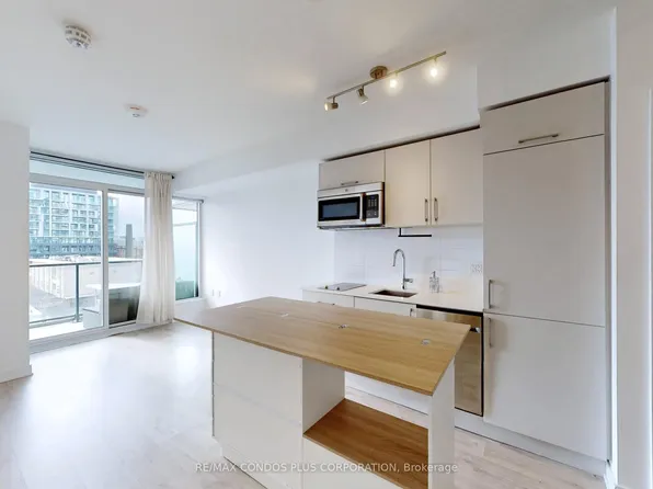 27 Bathurst St, Toronto, ON