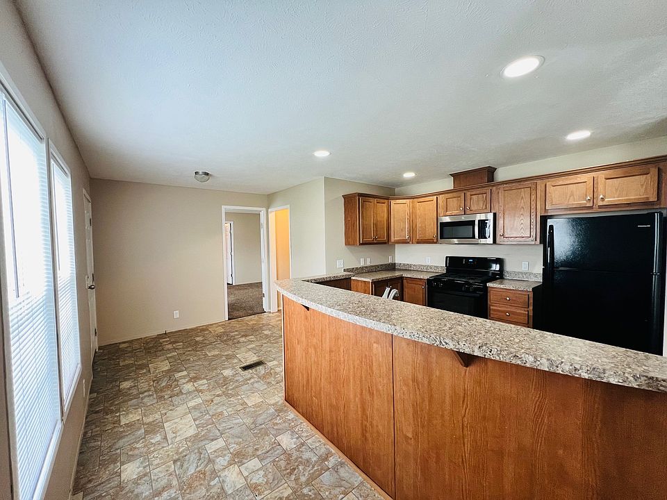 1st image of 4370 Essex Ct #201