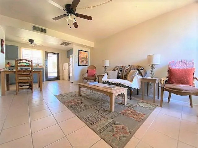 402 S Paseo Quinta #B — Photo 5