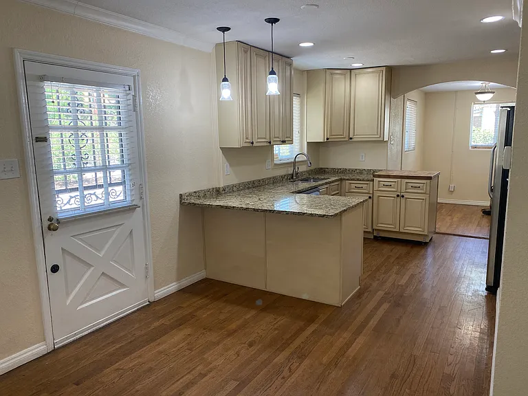 1690 Syracuse St — Photo 13