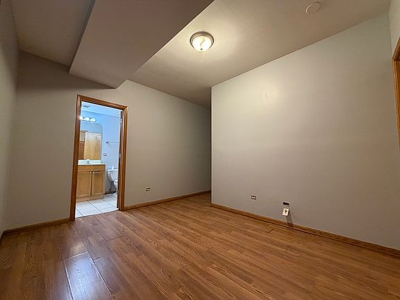 5th image of 3246 W Warren Blvd #G