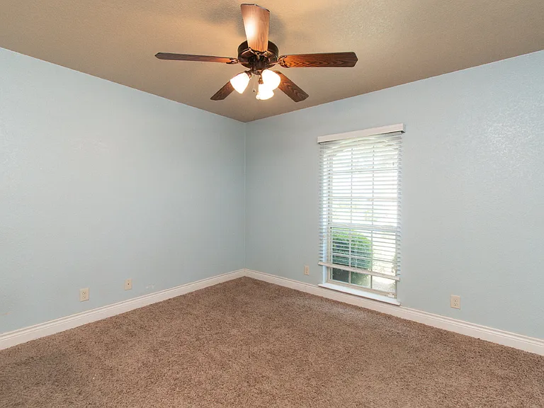 2513 Jackson Dr — Photo 16
