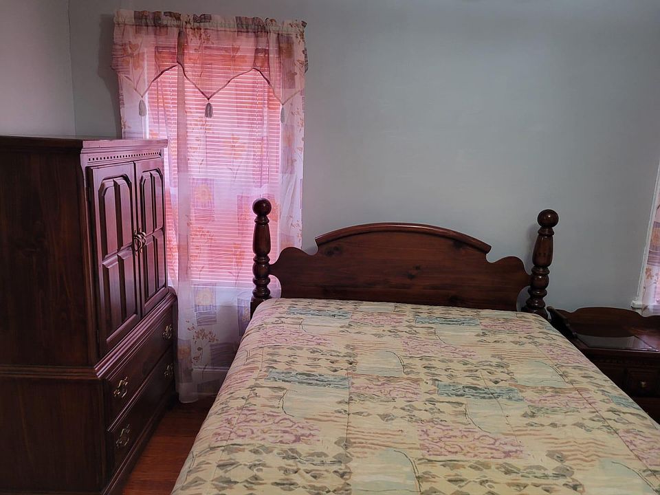 1st image of 115 Beekman Ave #C