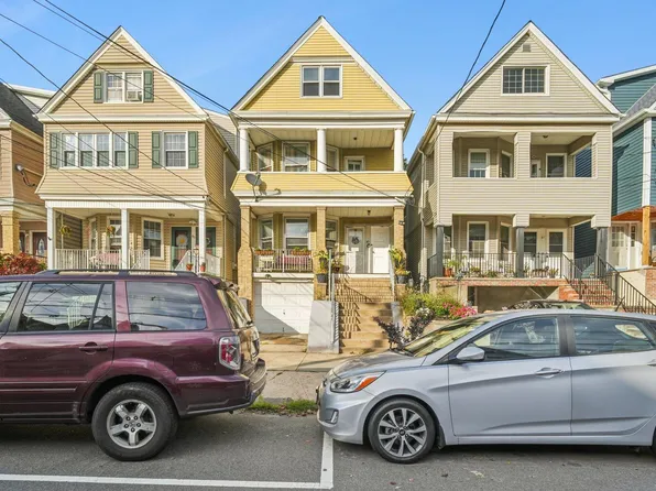 83 W 42nd St, Bayonne, NJ 07002