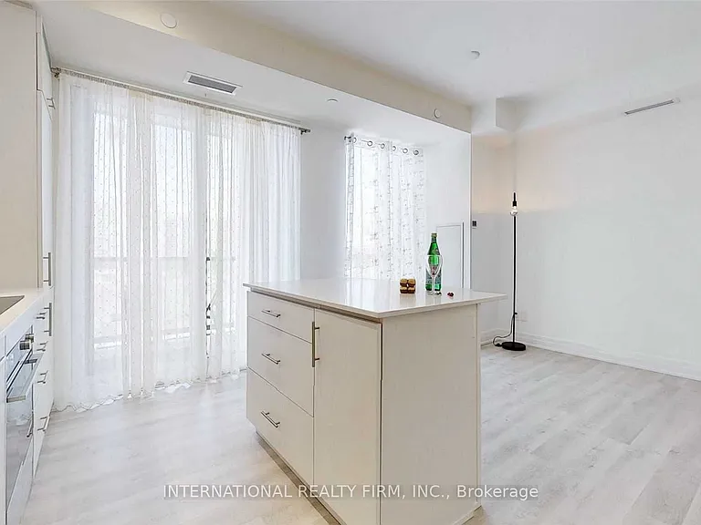 9085 Jane St #516 — Photo 20