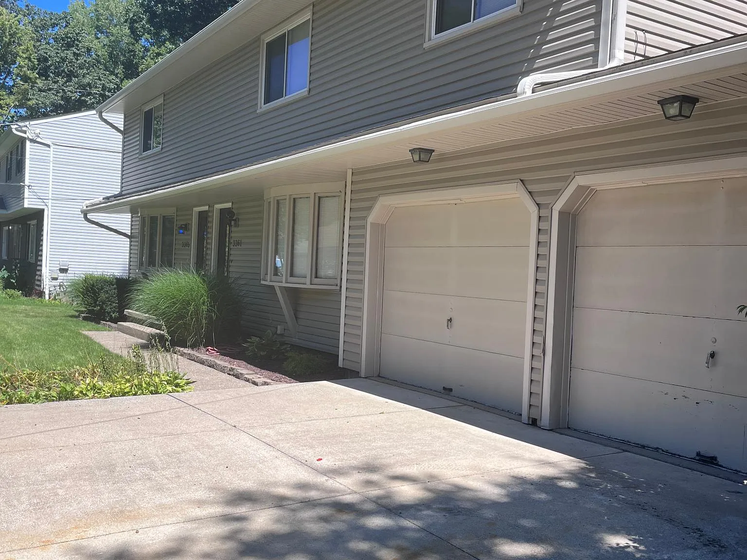 3365 Hiwood Avenue — Photo 2