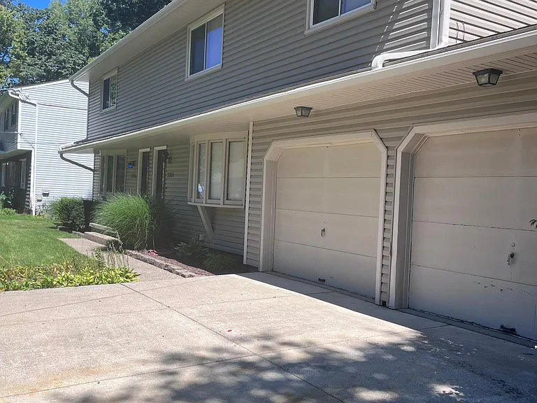 3365 Hiwood Ave — Photo 2
