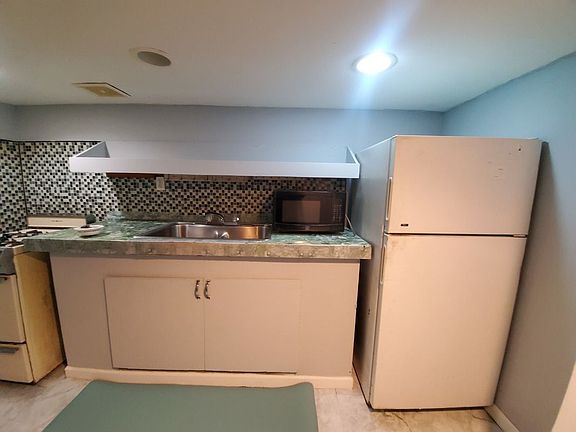 3rd image of 701 E 81st St #Wi