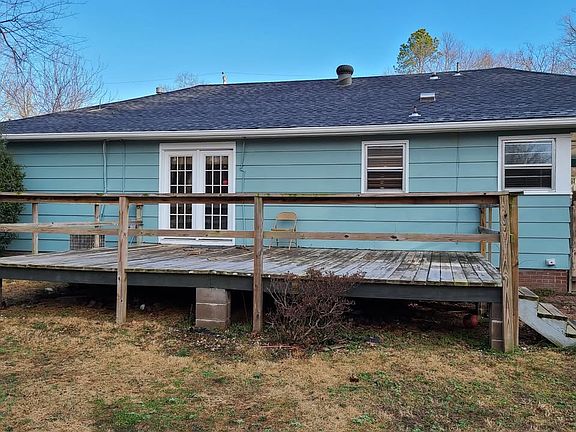 2nd image of 613 Dogwood Ln
