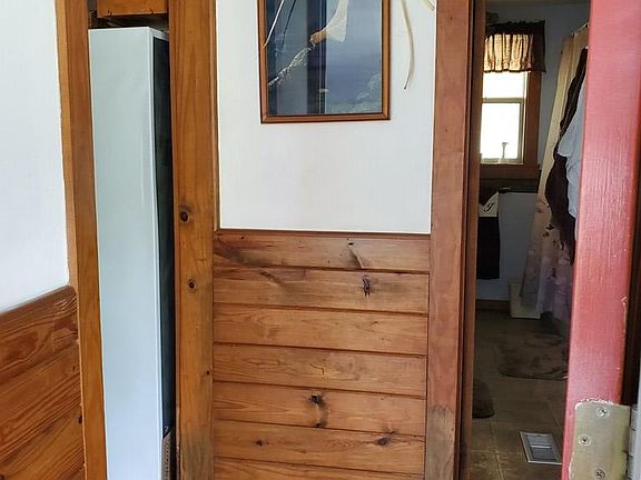 5th image of 7984 Lake Dr