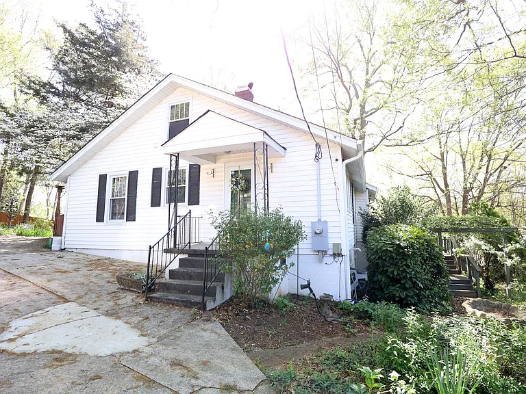 143 Keith Dr — Photo 3