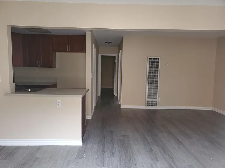 706 W 1st Ave #2 — Photo 4