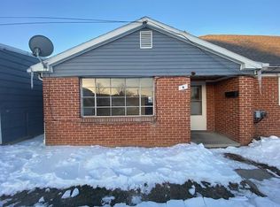 6 Jackson St, Hanover, PA 17331