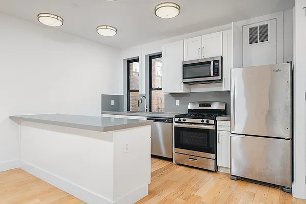 Rented by REAL New York | media 3