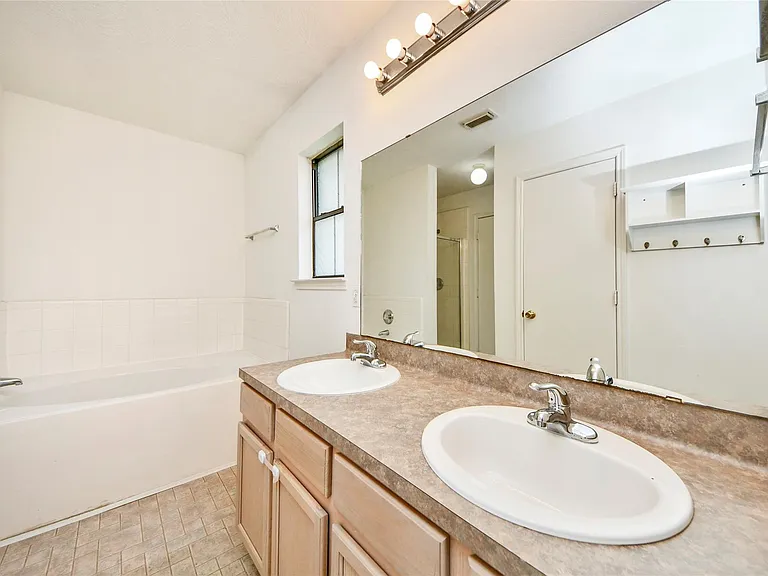 16134 Coleburn Dr — Photo 31