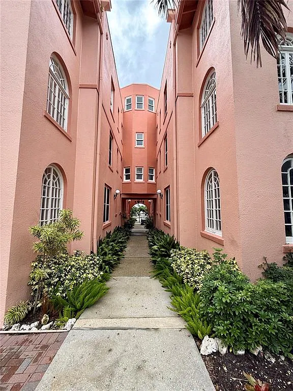 1 bed, 1.0 bath, 676 sqft, $2,450 — Photo 3