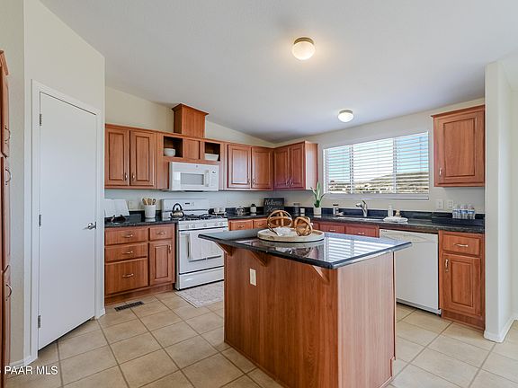 3rd image of 1625 N Hidden Valley Way
