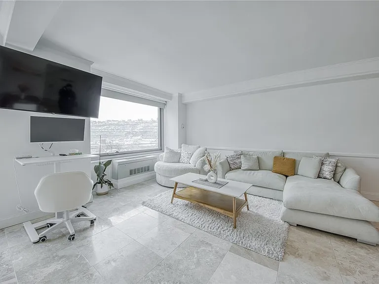 320 Fort Duquesne Blvd #10B — Photo 10