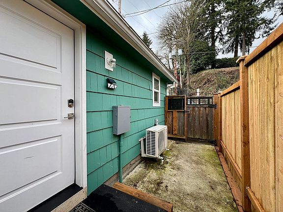 2nd image of 114 W Bay Dr NW