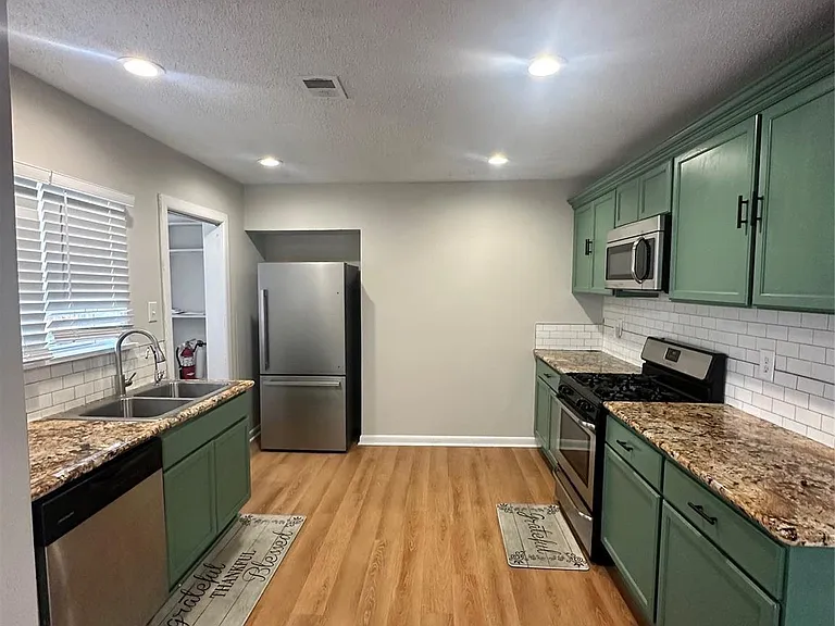 3571 Daphne St — Photo 3