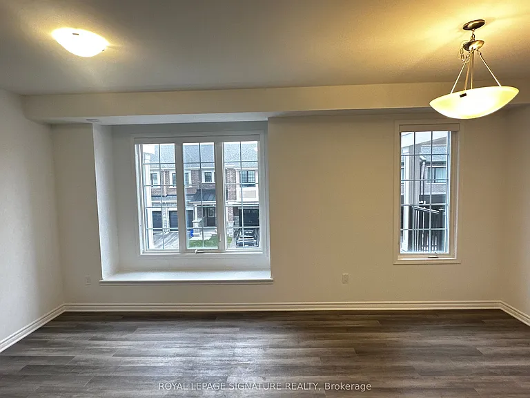 1259 Lily Cres #12 — Photo 3