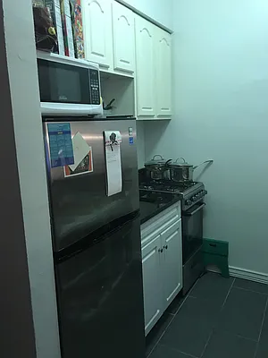 Rented by Salon Realty Corp | media 17