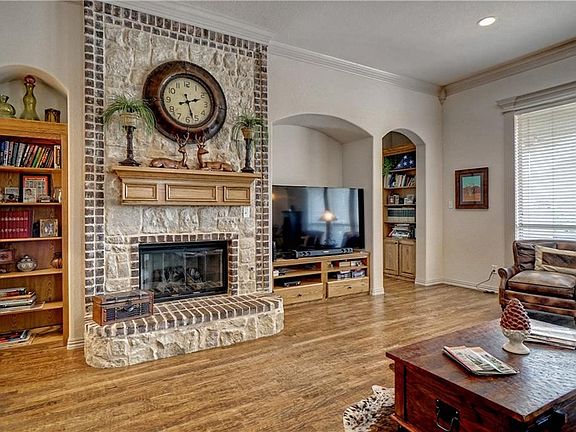 3rd image of 8400 Park Brook Ct