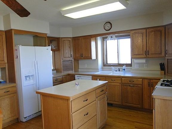 Large kitchen with Island