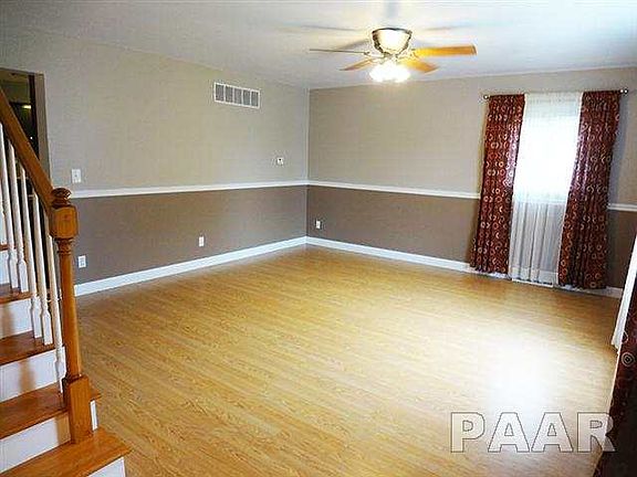 4th image of 403 W Richwoods Blvd