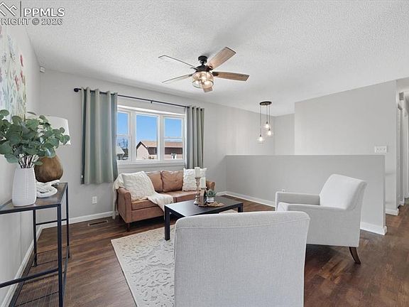 5th image of 338 Iris Dr