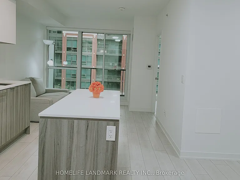 31 Tippett Rd #560 — Photo 6
