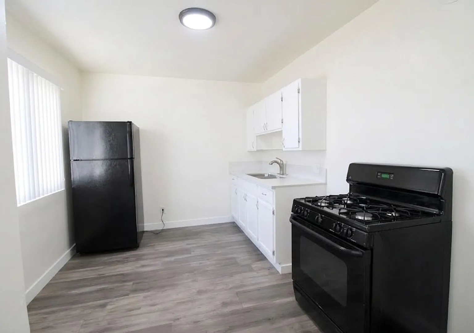 11120 S Normandie Avenue — Photo 1
