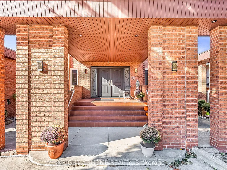 373 Firglen Rdg — Photo 2