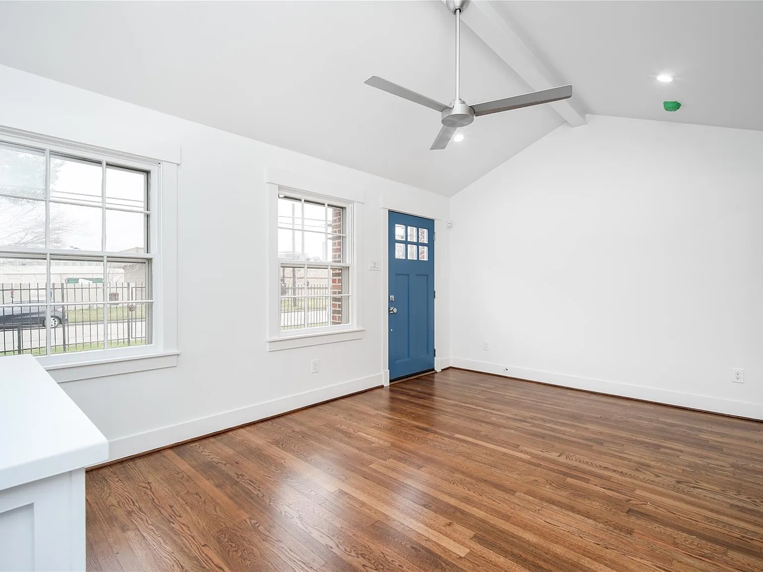 2 bed, 1.0 bath, 928 sqft, $2,350 — Photo 4
